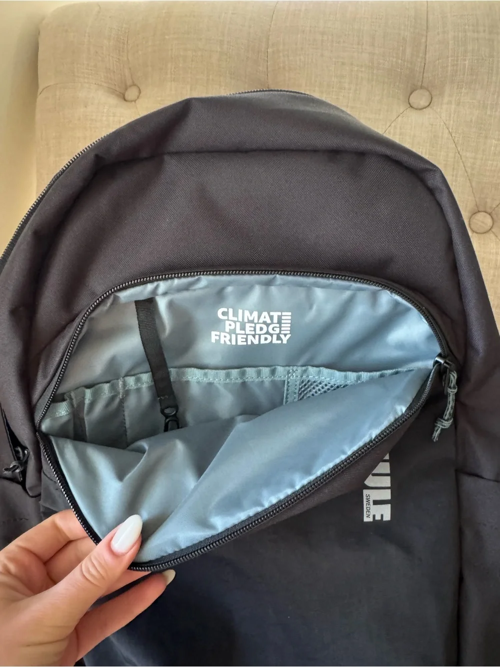 Thule Black Men's Backpack with Front Zip Pocket